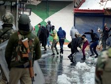 Clashes in Srinagar after Friday prayers