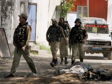 Miscreants attack polling staff ahead Srinagar bypoll