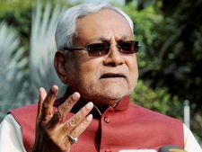 Bihar CM Nitish Kumar refuses to remove red beacon from his car