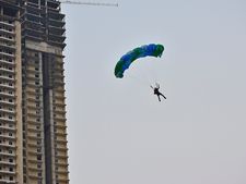 Ex-Army man performs daredevil jump from 600 ft above ground