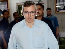 Omar Abdullah meets Mamata, discusses situation in Jammu and Kashmir