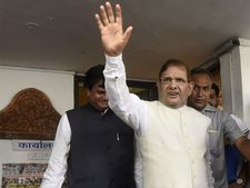 Sharad Yadav vows to build national level Grand Alliance