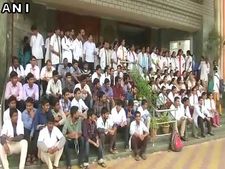 Patient's family thrashes doctor in Hyderabad