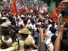 Mangalore Chalo: Sea of saffron as BJP takes Congress head on