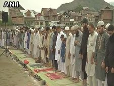Violent clashes between forces and protestors in Srinagar, Anantnag on Eid-Al-Adha