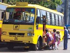  Ghaziabad: 5-year-old girl dies after being run over by school bus