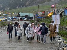 Amarnath Yatra from Jammu resumes after a day 