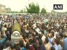Kashmir pays tribute to 'Rising Kashmir' editor Shujaat Bukhari