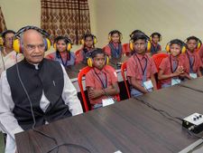 President launches smartphone distribution scheme in Chhattisgarh