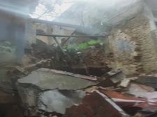 UP: Four rescued after 3-storey building collapses in Hulaganjin