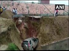 Uttar Pradesh: Road caves in on Agra-Lucknow Expressway; 4 rescued