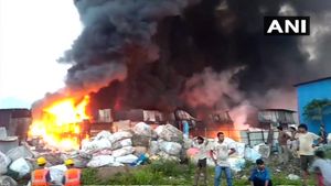 Thane: Fire breaks out in godown at Khan compound in Mumbra's Shil Phat