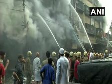 Kolkata: Major fire breaks out at Bagri Market in Canning Street, 30 fire engines on spot