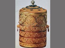 They stole the Nizam’s gold tiffin box and ate from it