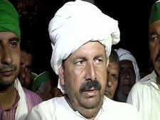 Delhi: 'Kisan Kranti Padyatra' ends at Kisan Ghat; Ghaziabad schools to remain shut