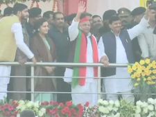 Mulayam Yadav surprises all, attends brother Shivpal’s ‘show of strength’ in Lucknow