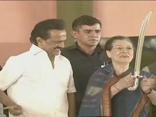Sonia Gandhi unveils Karunanidhi statue, Opposition unity on display in Chennai