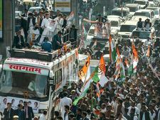 Pickpockets run amok at Priyanka Gandhi road show in Lucknow; valuables stolen