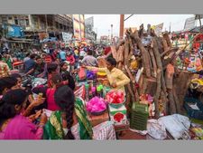 Kolkata: Green ‘gulaal’ sells high ahead of Holi; saffron and red low; an indication for May 23?  