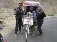 This Kolkata rickshaw-puller is all set to ride to Pakistan to spread message of peace