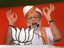 Congress trying to finish neo-middle class in country, says Modi