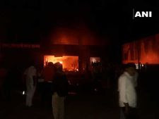 Pune: 5 killed in fire at cloth godown in Uruli Devachi village