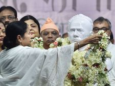 Month after vandalism, Mamata Banerjee unveils Vidyasagar bust at Kolkata college 