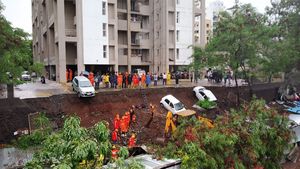 4 children among 15 killed in Pune wall collapse, CM Fadnavis orders probe