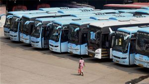 Noida police seized 72 buses plying illegally between Delhi & UP 
