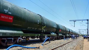 Train carrying 2.5 million litres of water reaches parched Chennai