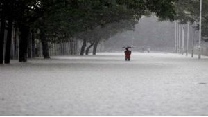 Heavy rains lash Hyderabad; IMD issues yellow alert