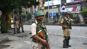 Restrictions re-imposed in Srinagar, stray protests reported