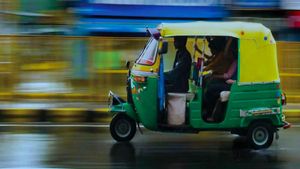 Collision between truck and auto-rickshaw claims 4 lives in Maharashtra's Raigad
