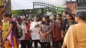 Wear ‘long kurtis’ for good marriage proposals, Hyderabad college bans shorts