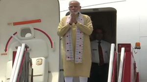 Ahead of Modi-Xi Jinping summit, PM tweets in English, Tamil and Mandarin