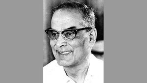 Ex WB CM, ‘Maker of Modern WB’ Bidhan Chandra Roy’s bust vandalised in Burdwan