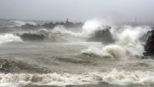 Cyclonic storm likely to cross over TN, Puducherry on Nov 25