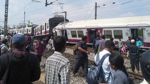 Hyderabad: 5 injured after two trains collide head-on at Kacheguda Railway Station