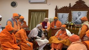 PM Modi visits Belur Math; unveils Dynamic Architectural Illumination of lights of Howrah Bridge