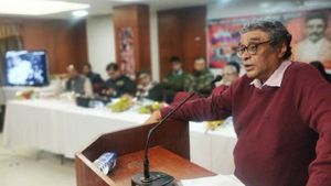 Left-wing students protest outside Victoria Memorial as BJP MP addresses at Kolkata Literary meet
