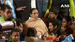 Case against 150 people after Left students 'gherao' Mamata 