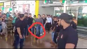 Watch Salman Khan snatches phone of a fan trying to take a selfie