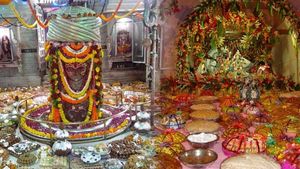 Janmashtami 2022: What Bhog you can offer to Lord Krishna as per your zodiac signs