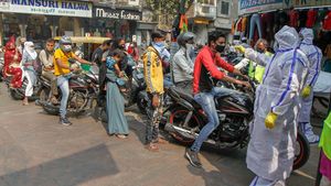 Curfew fears trigger panic buying in Ahmedabad