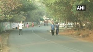 Covid-19: Week-long lockdown begins in Maharashtra's Nagpur, top cop visits main roads