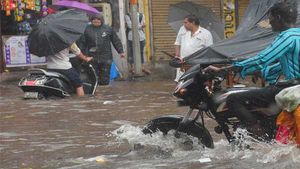 Lake was broken due to heavy rain accured last night in Trichy district