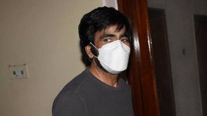 After Rana Daggubati, Ravi Teja appears before ED in drugs case