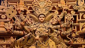 Rs 60,000 grant to 11 days holiday: Mamata Banerjee’s big announcement for Durga Puja