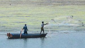 Sri Lankan Navy detains 8 Indian fisherman, seizes boat