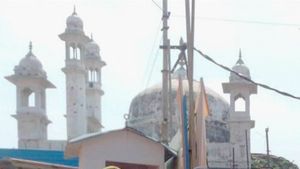 SC to hear Gyanvapi Masjid committee's plea against video survey tomorrow 